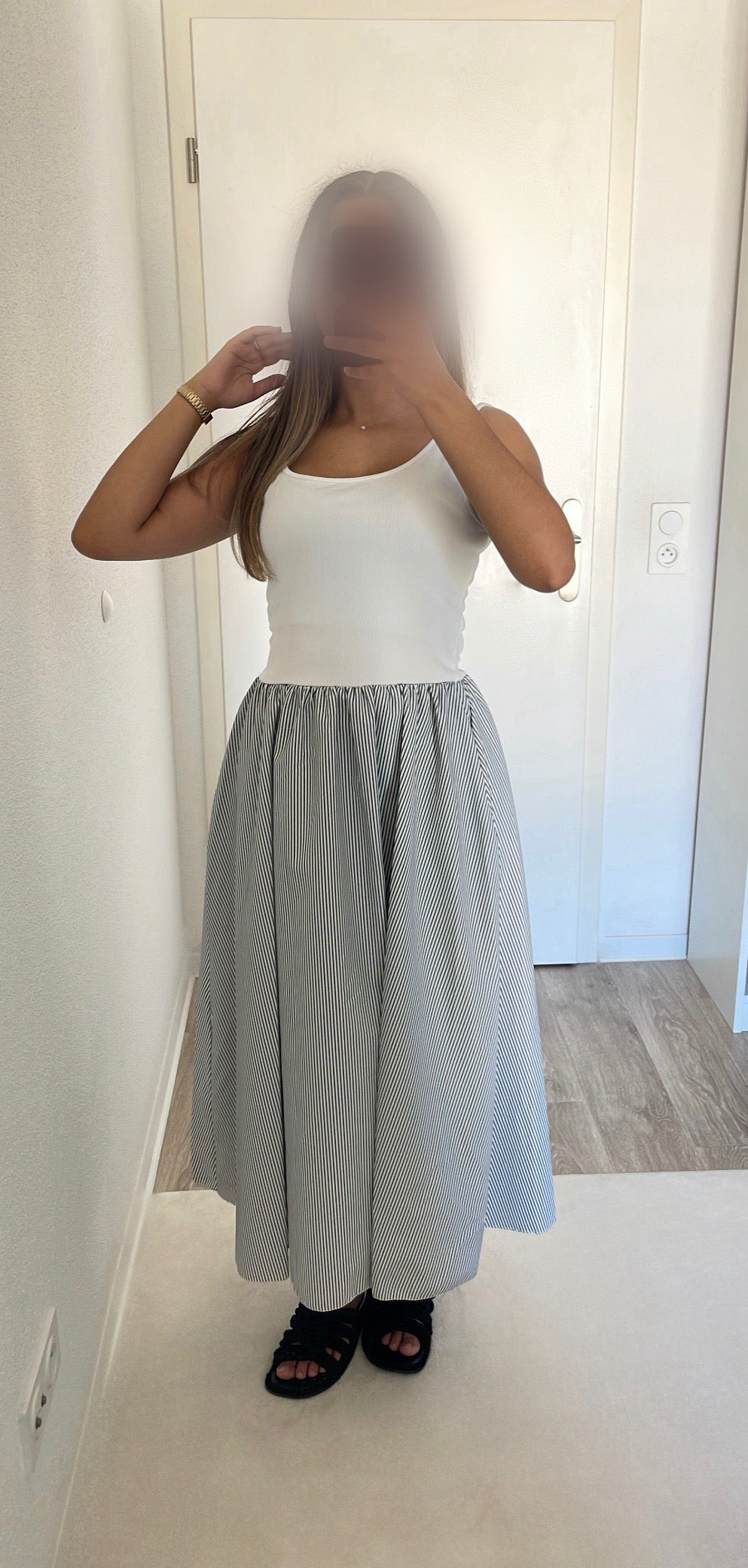 ROBE BOUFFANTE [RAYURES GRISES]
