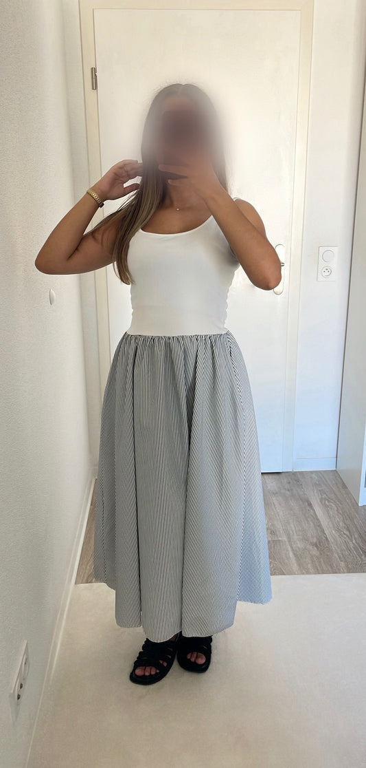 ROBE BOUFFANTE [RAYURES GRISES]